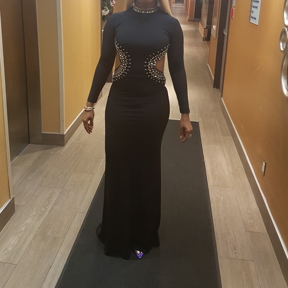 Dress - Picture 2 of 3